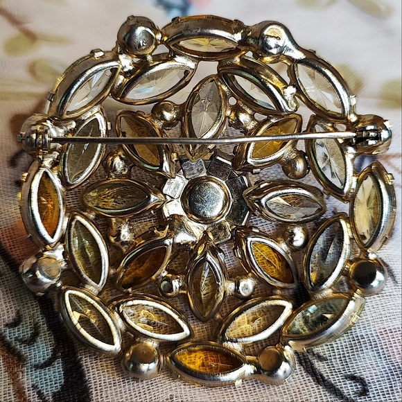 D&E Juliana? Vintage Brooch Open Back Transparent Canary Topaz Clear AB Stones - Picture 5 of 9